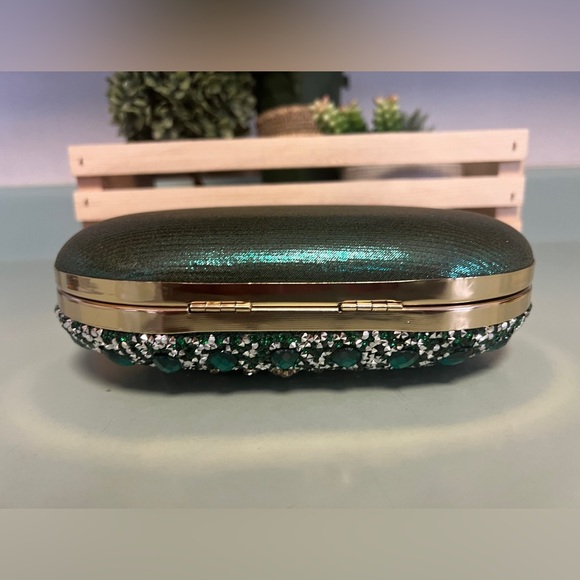 Ramla Green Crystal Clutch with removable chain and handle - Picture 6 of 13
